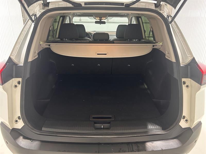 2023 Nissan Rogue - Image 18