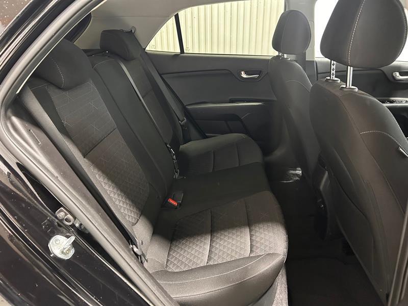2022 Kia Rio - Image 18