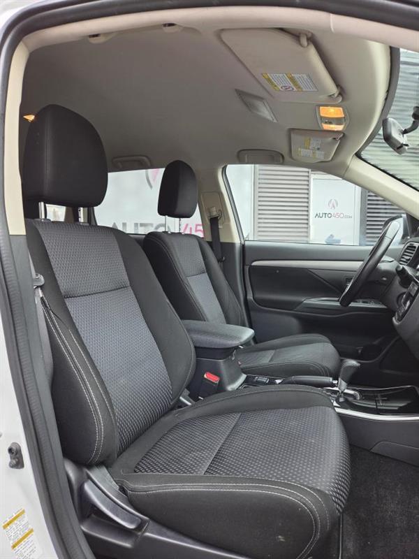 2018 Mitsubishi Outlander - Image 11