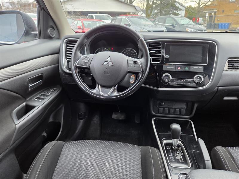 2018 Mitsubishi Outlander - Image 14