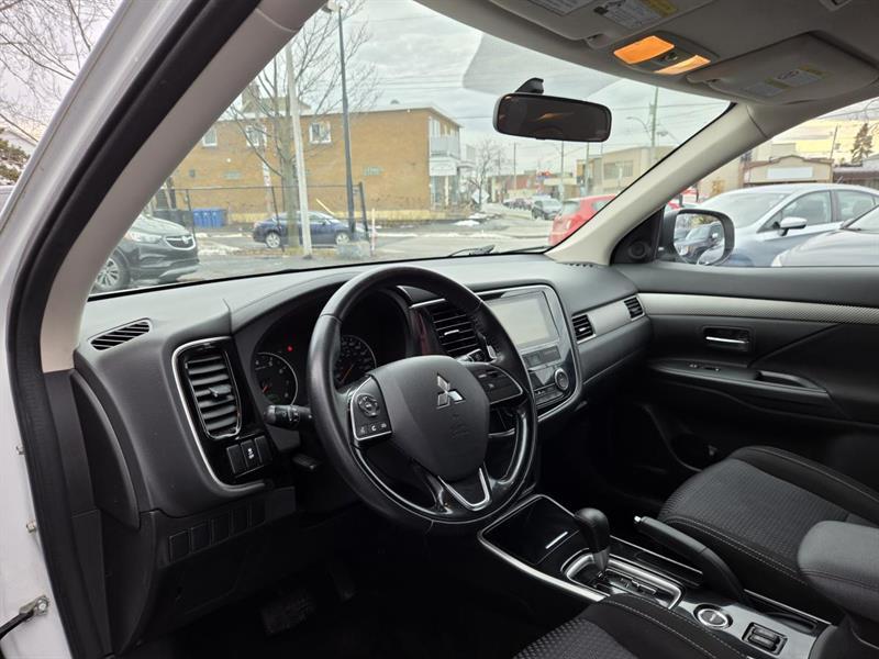 2018 Mitsubishi Outlander - Image 15