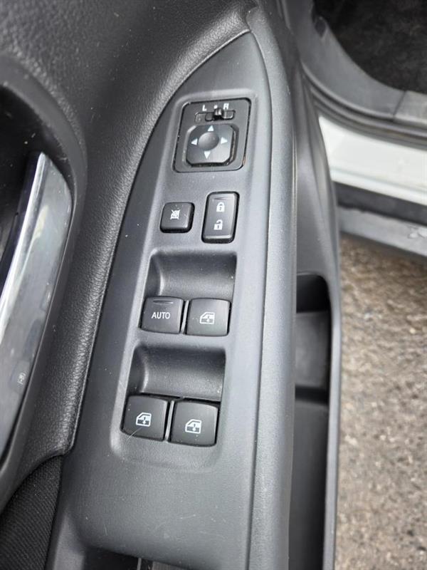 2018 Mitsubishi Outlander - Image 17