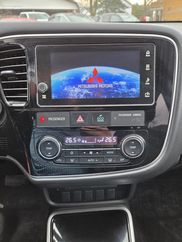2018 Mitsubishi Outlander - Image 21