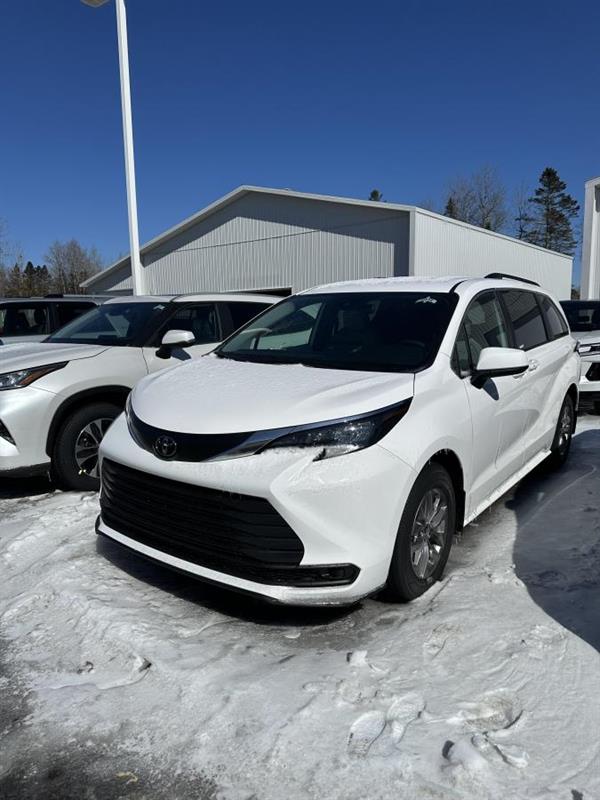 2026 Toyota Sienna LE 8-Passenger AWD