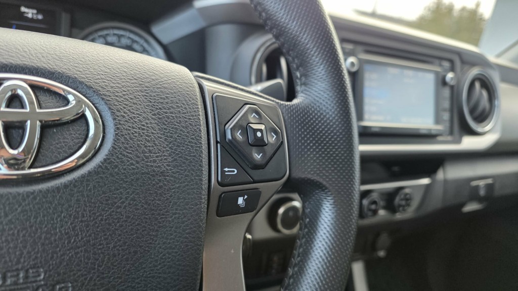 toyota Tacoma 2017 - 26