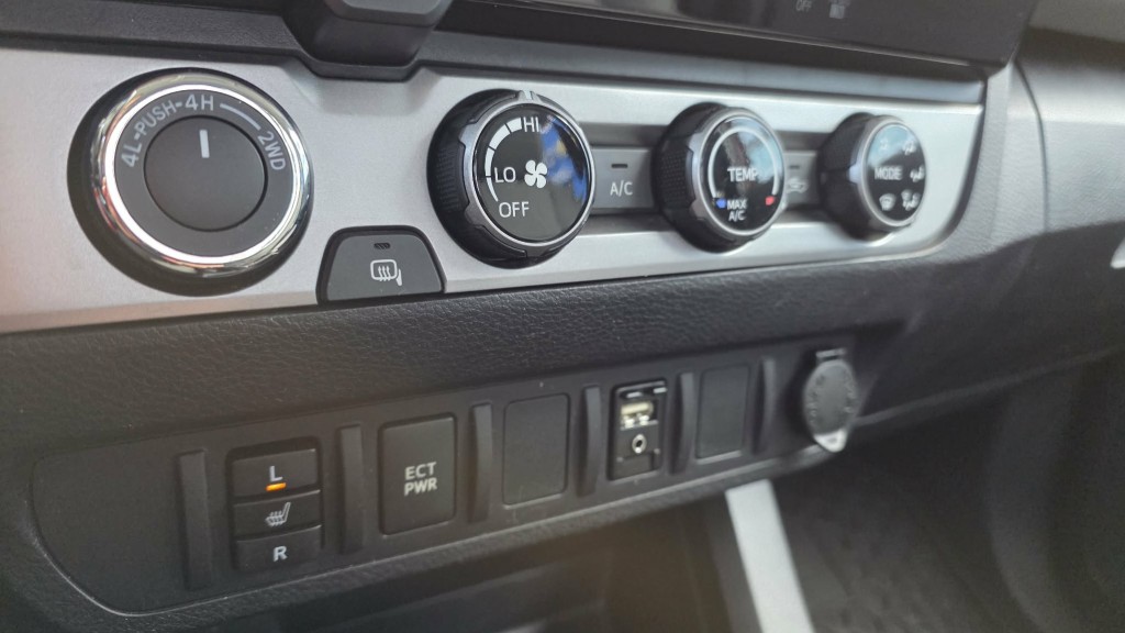 toyota Tacoma 2017 - 29