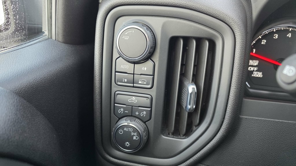 chevrolet Silverado 1500 2024 - 24