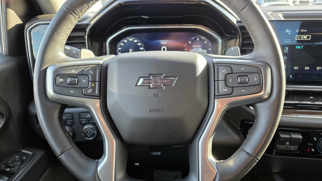chevrolet Silverado 1500 2023 - 25