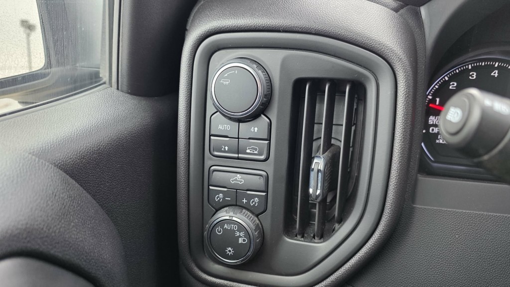 chevrolet Silverado 1500 2024 - 23