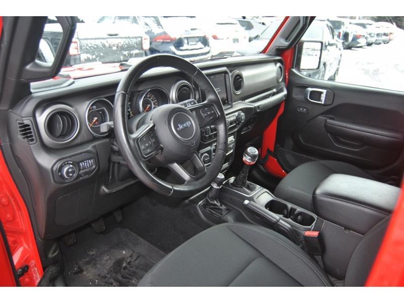 2022 Jeep Gladiator - Image 11