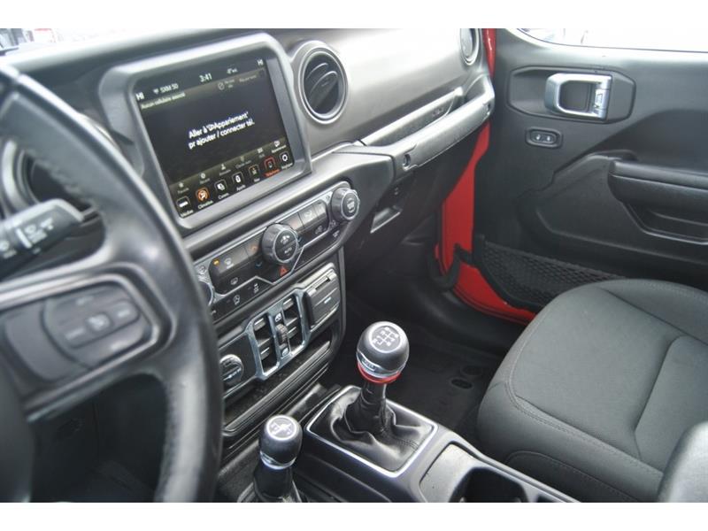 2022 Jeep Gladiator - Image 14