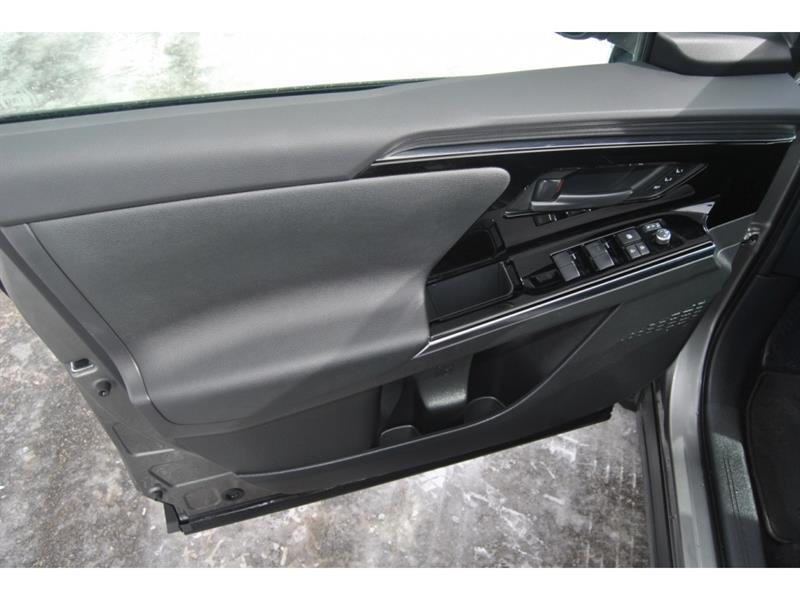 2023 Subaru Solterra - Image 12