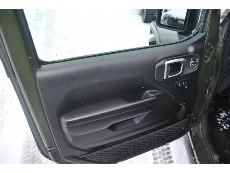 2021 Jeep Gladiator - Image 11