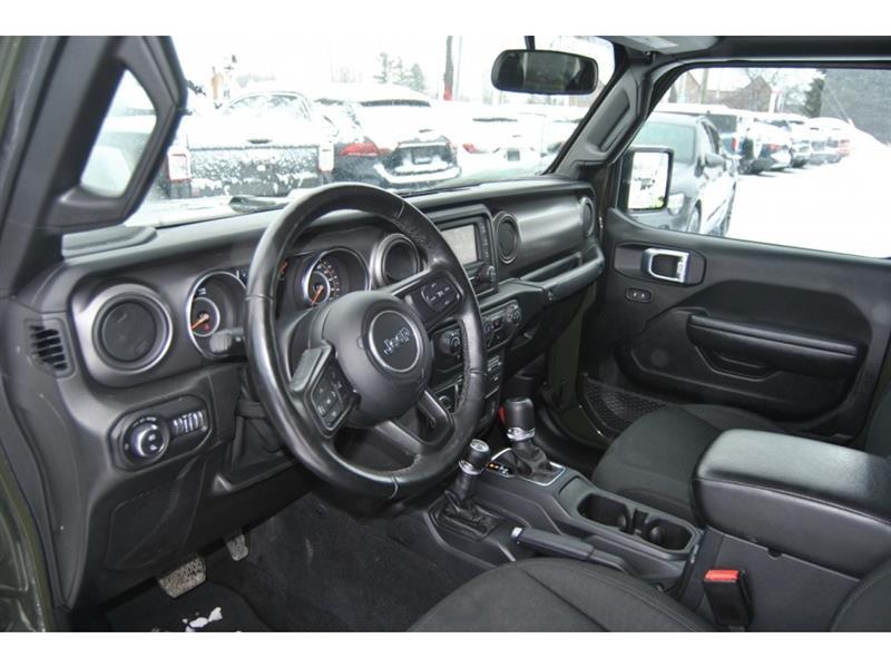 2021 Jeep Gladiator - Image 12