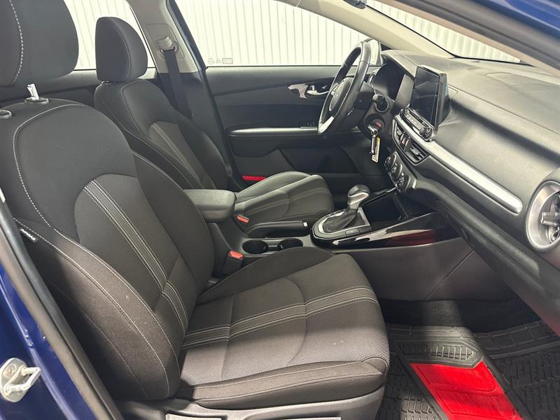 2023 Kia Forte - Image 17
