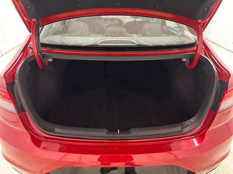 2020 Hyundai Elantra - Image 17