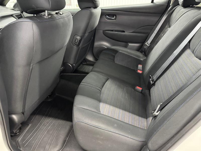 2022 Nissan Leaf - Image 10