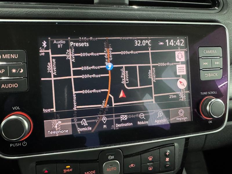 2022 Nissan Leaf - Image 21