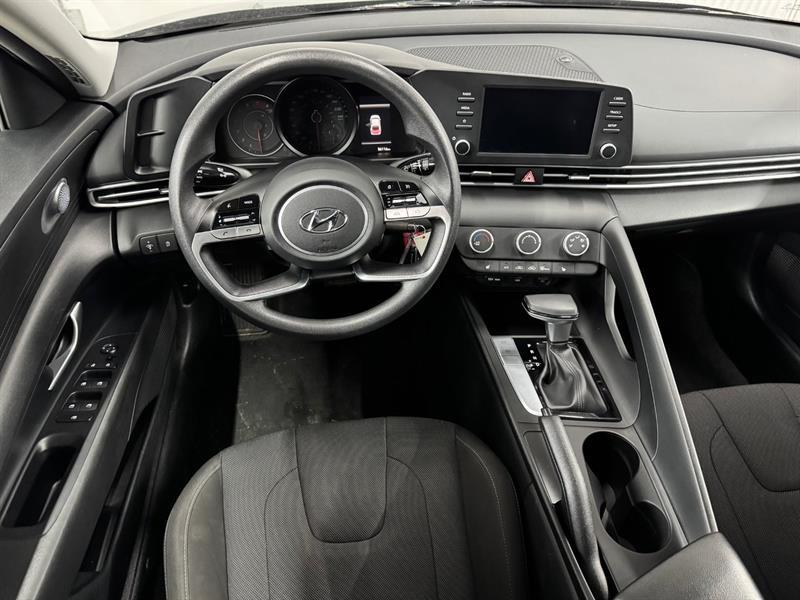 2022 Hyundai Elantra - Image 13