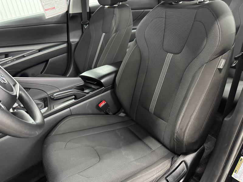 2022 Hyundai Elantra - Image 18