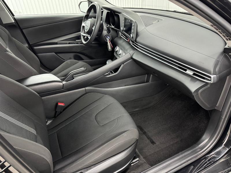 2022 Hyundai Elantra - Image 21