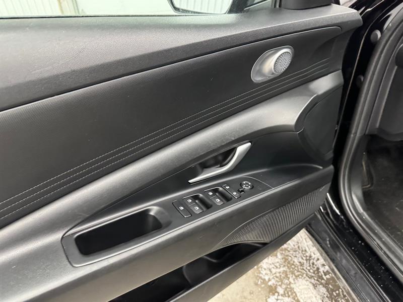 2022 Hyundai Elantra - Image 23