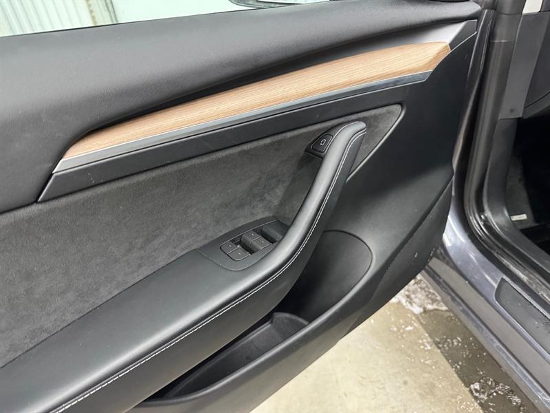 2023 Tesla Model 3 - Image 16