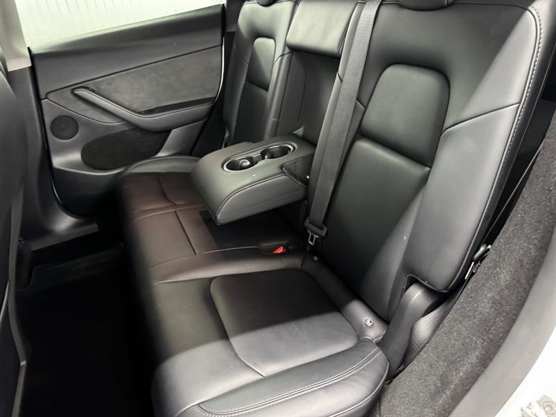 2024 Tesla Model Y - Image 9