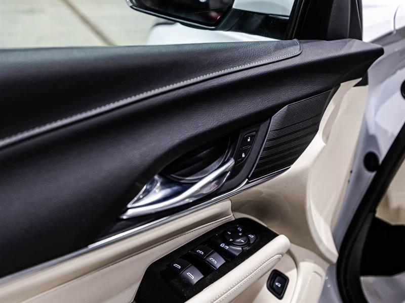 2022 Cadillac CT4 - Image 12