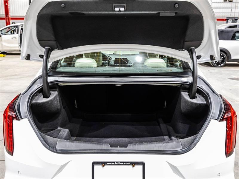 2022 Cadillac CT4 - Image 16