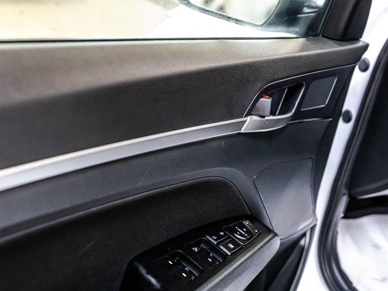 2020 Hyundai Elantra - Image 11