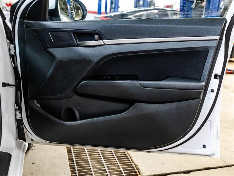 2020 Hyundai Elantra - Image 16