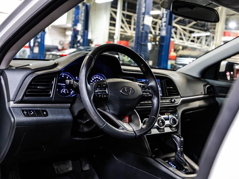 2020 Hyundai Elantra - Image 19