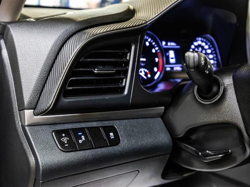 2020 Hyundai Elantra - Image 20