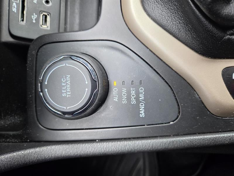 2014 Jeep Grand Cherokee - Image 20