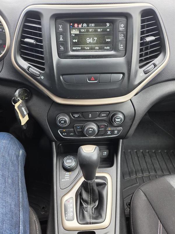 2014 Jeep Grand Cherokee - Image 21