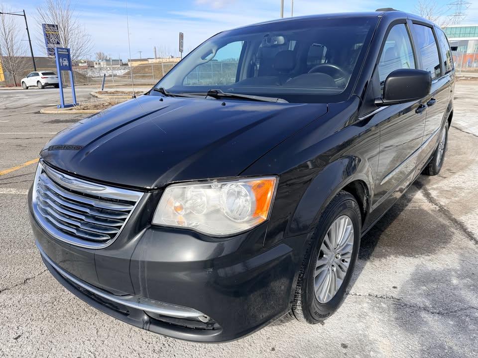 2016 Chrysler Town & Country Touring-L FWD