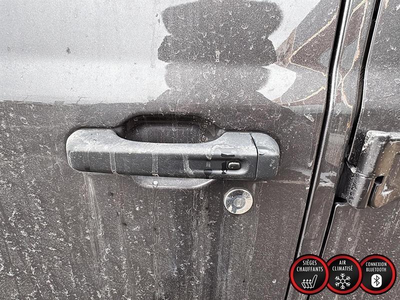 2025 Jeep Wrangler - Image 23