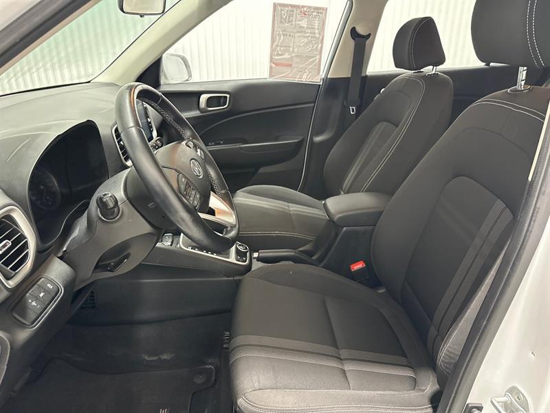 2022 Hyundai Venue - Image 11