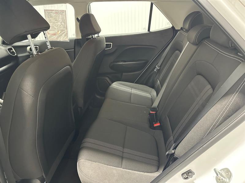 2022 Hyundai Venue - Image 13