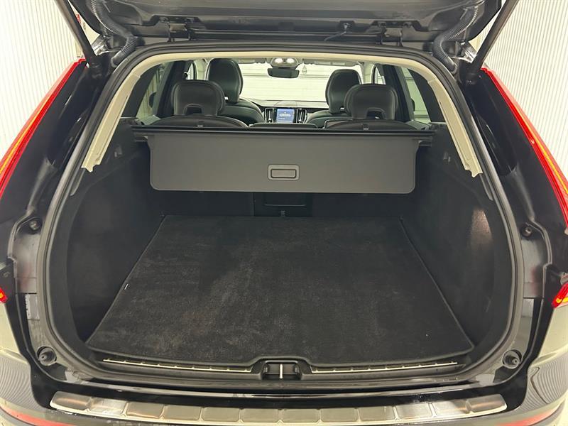 2023 Volvo XC60 - Image 17