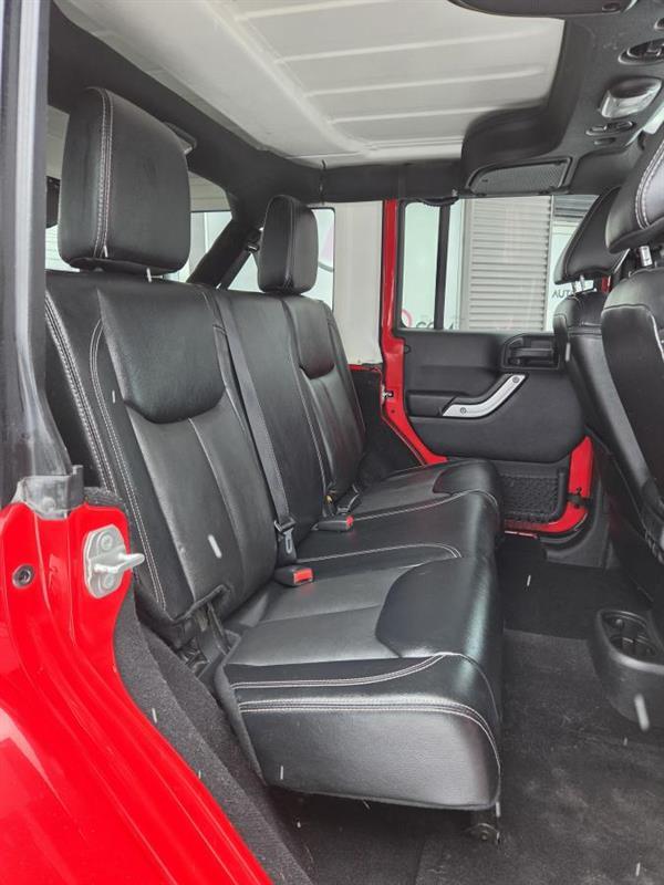 2016 Jeep Wrangler - Image 12