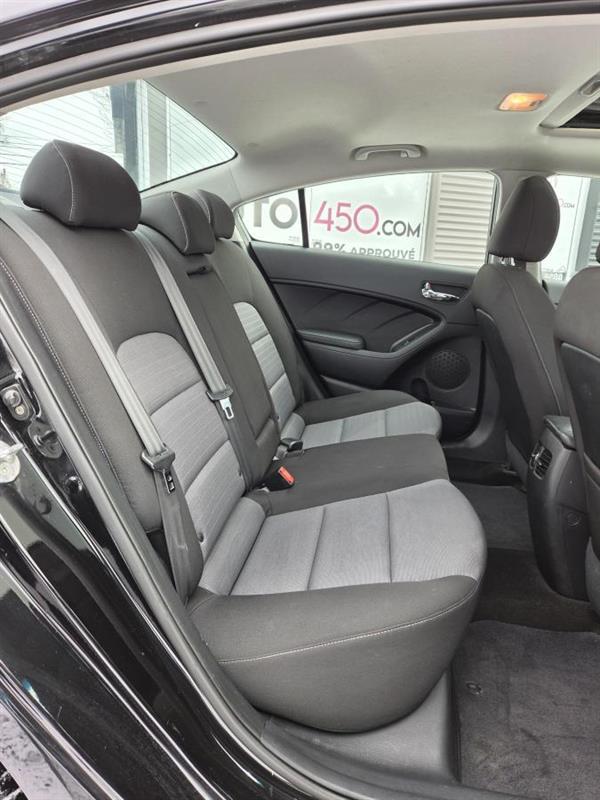 2016 Kia Forte - Image 12