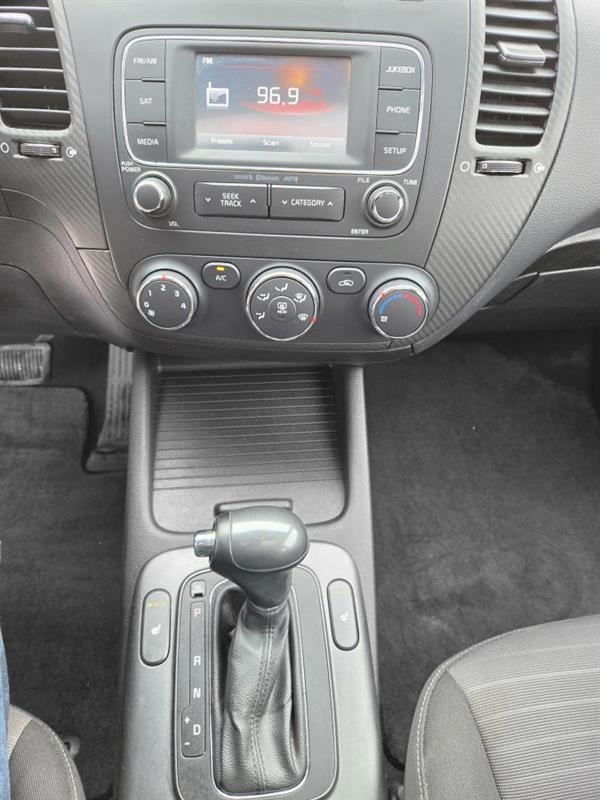 2016 Kia Forte - Image 21