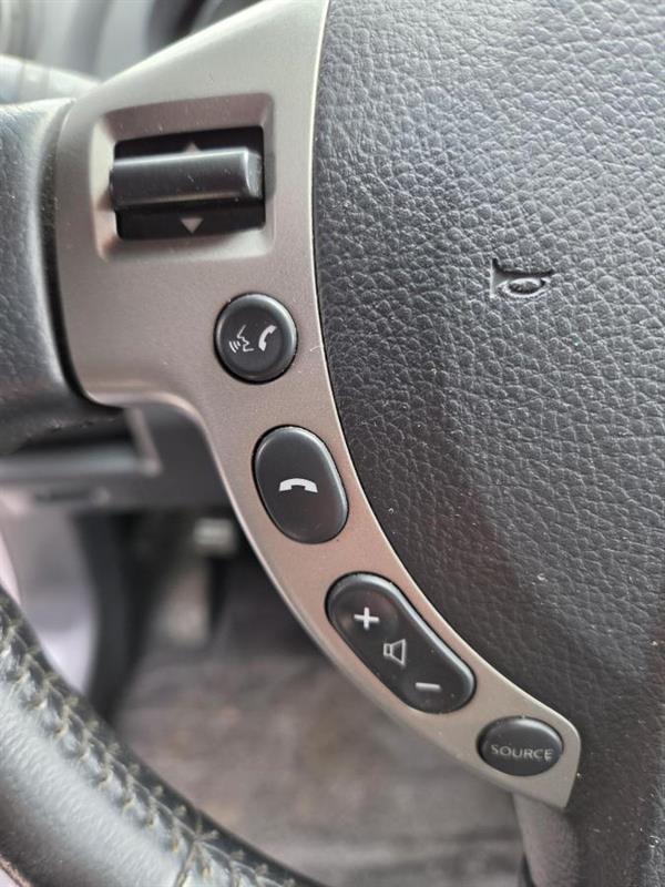 2011 Nissan Rogue - Image 18