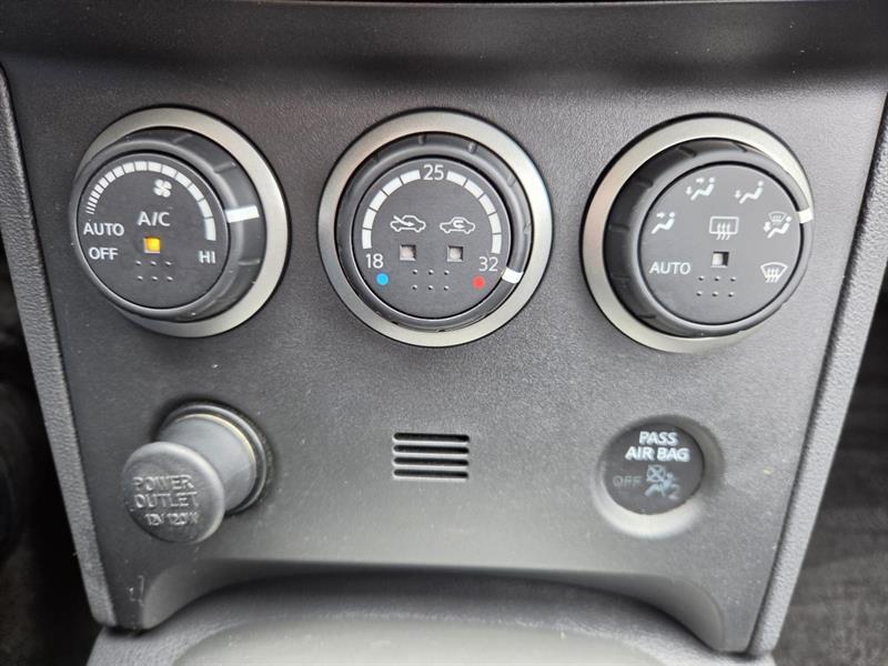 2011 Nissan Rogue - Image 23