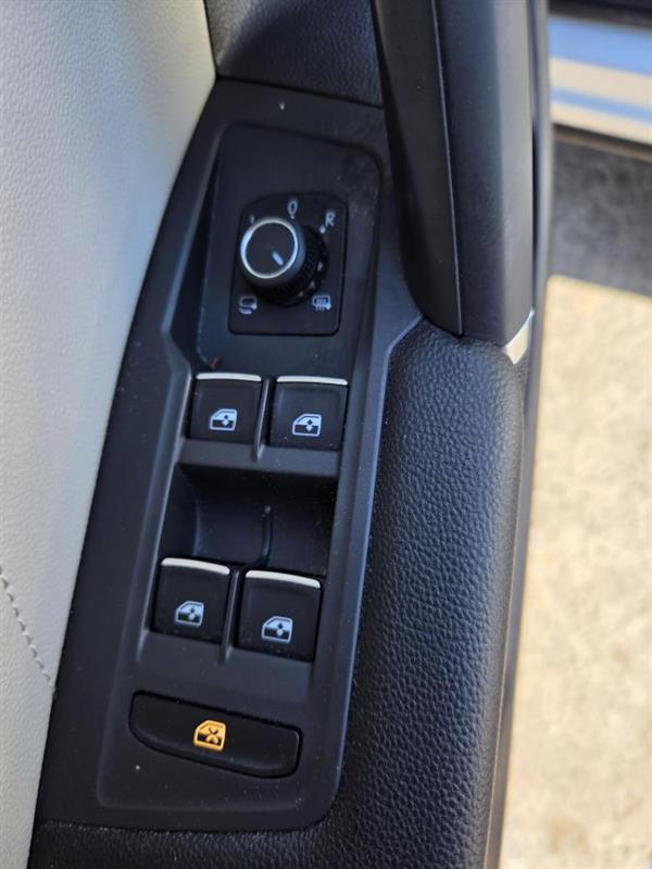 2018 Volkswagen Tiguan - Image 18