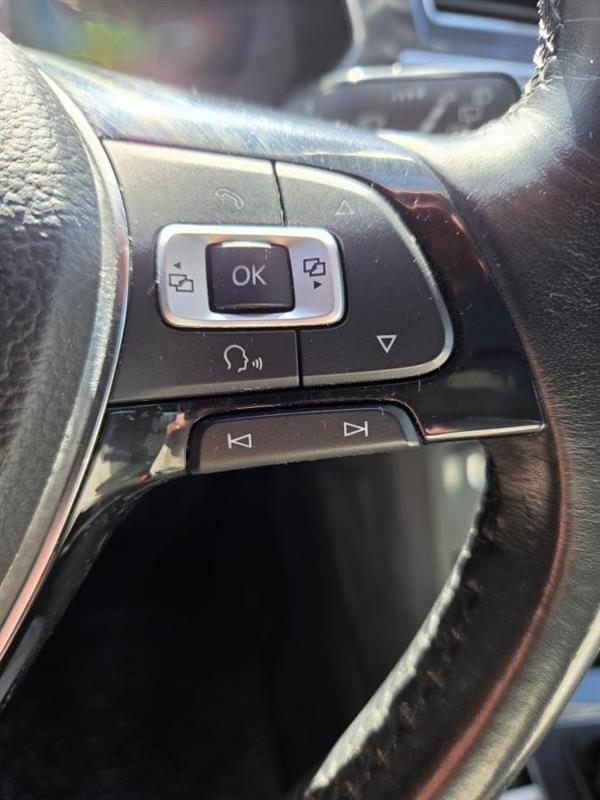 2018 Volkswagen Tiguan - Image 20