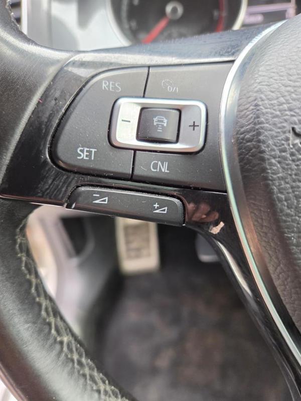 2017 Volkswagen Golf - Image 18