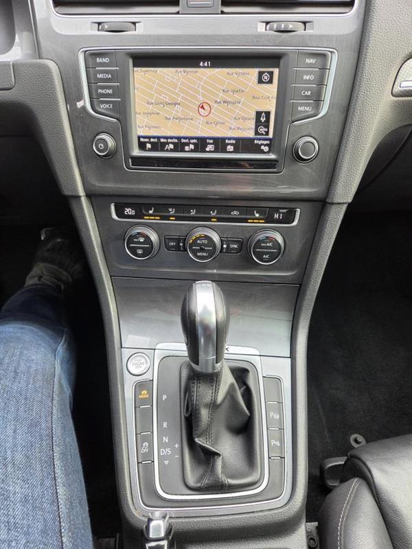 2017 Volkswagen Golf - Image 24